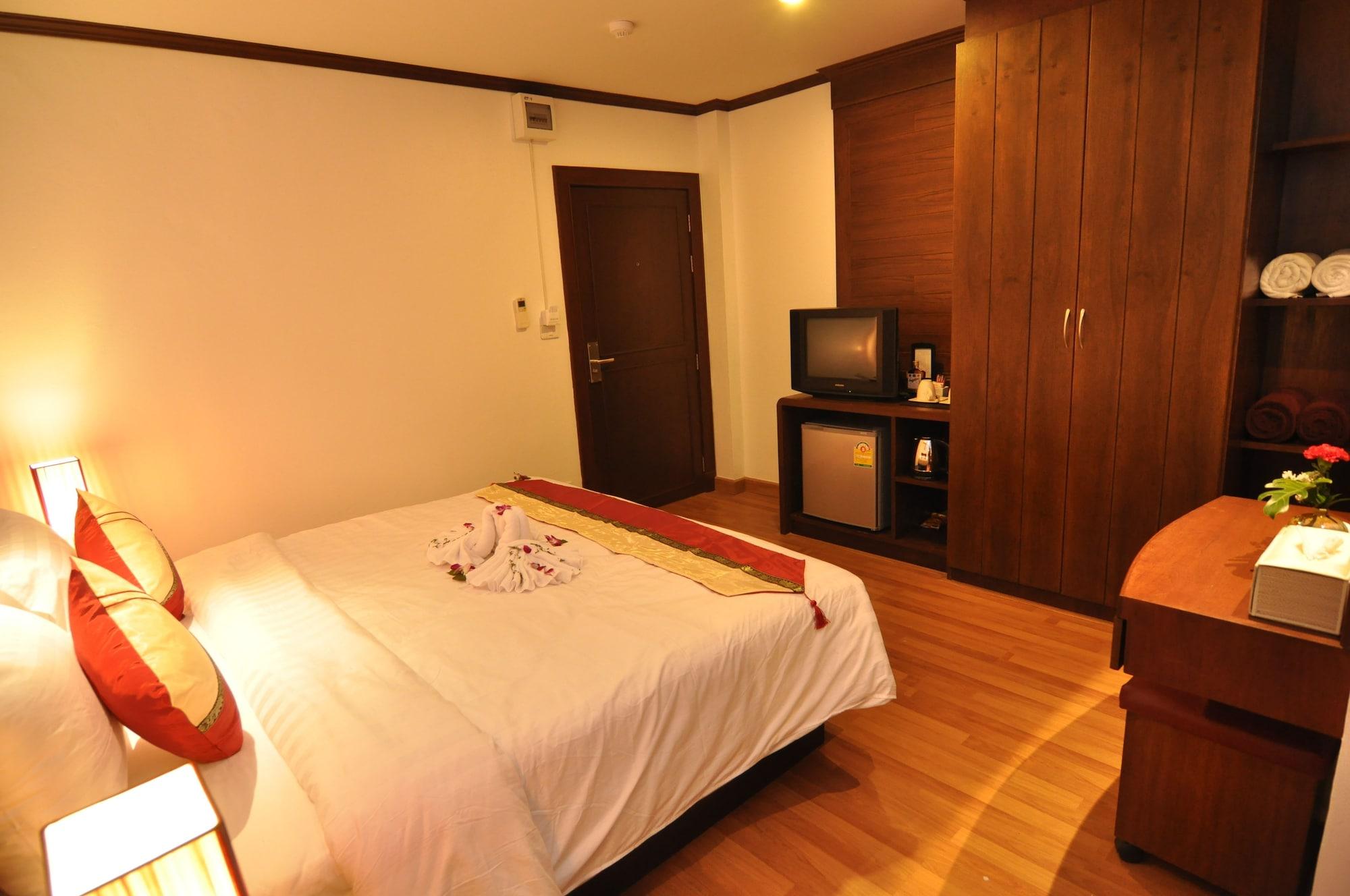 Hemingway'S Hotel Patong Екстер'єр фото