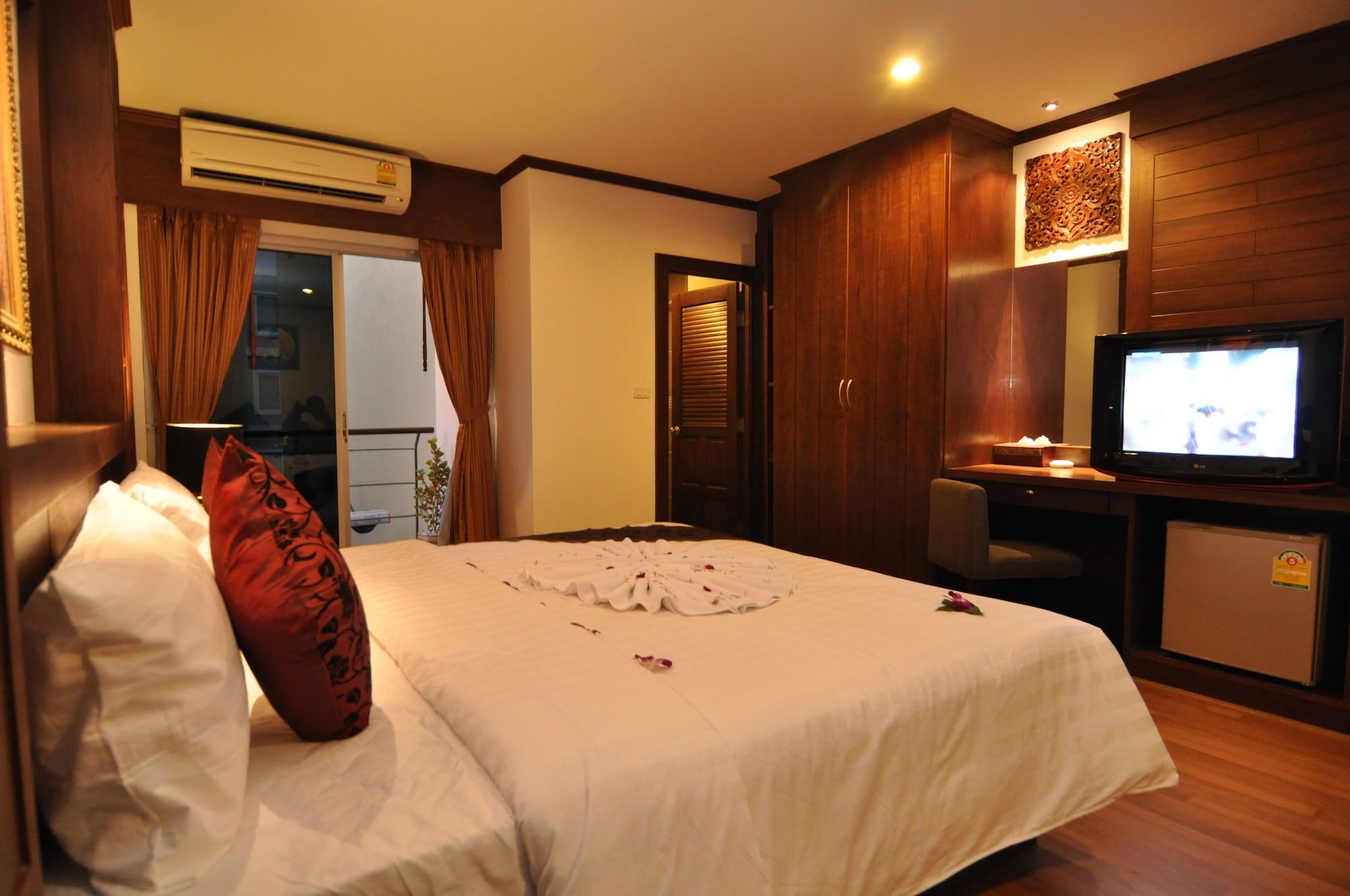 Hemingway'S Hotel Patong Екстер'єр фото