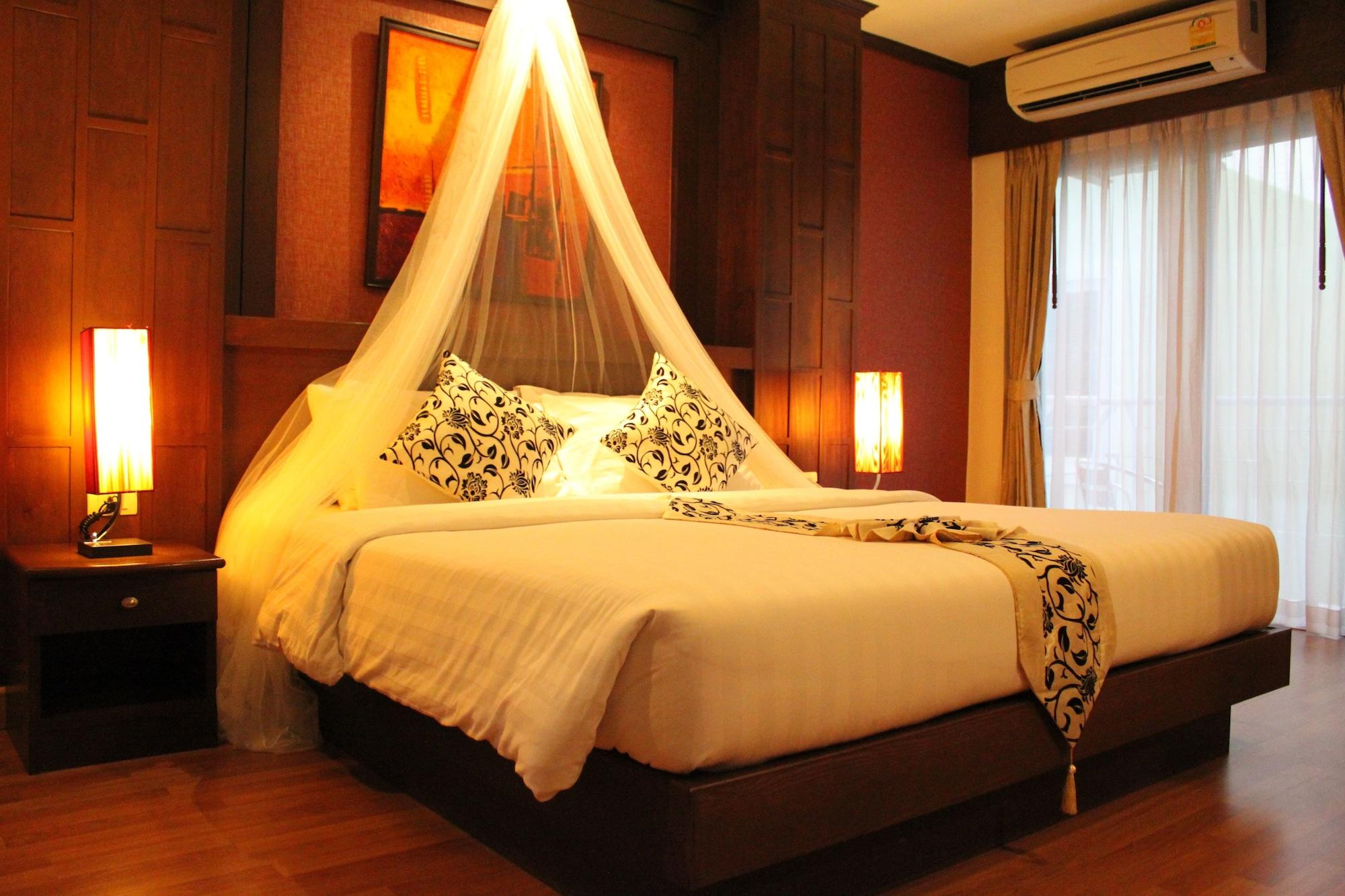 Hemingway'S Hotel Patong Екстер'єр фото