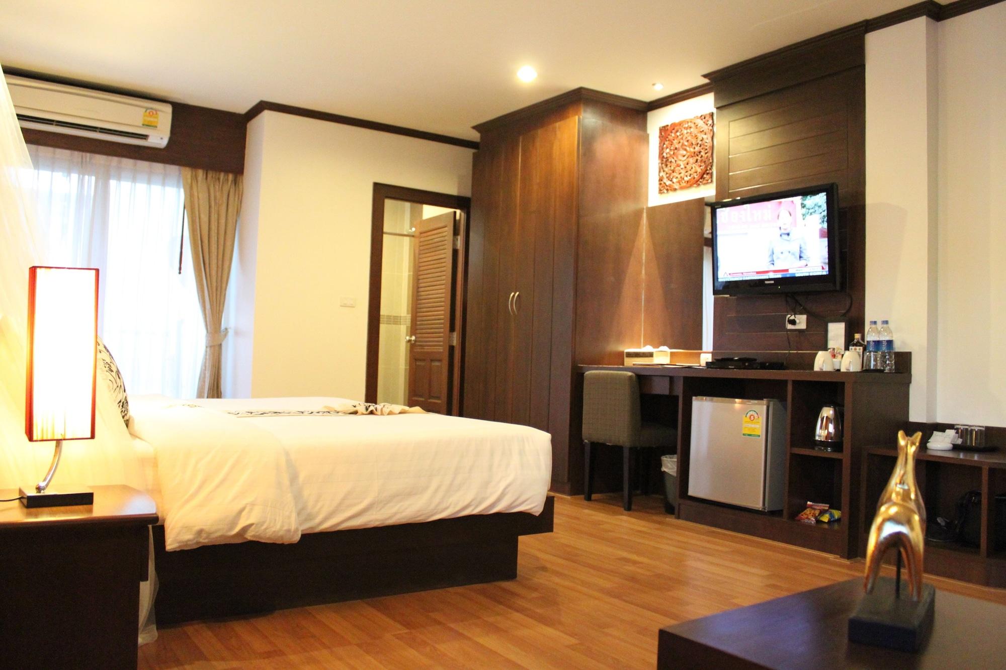 Hemingway'S Hotel Patong Екстер'єр фото
