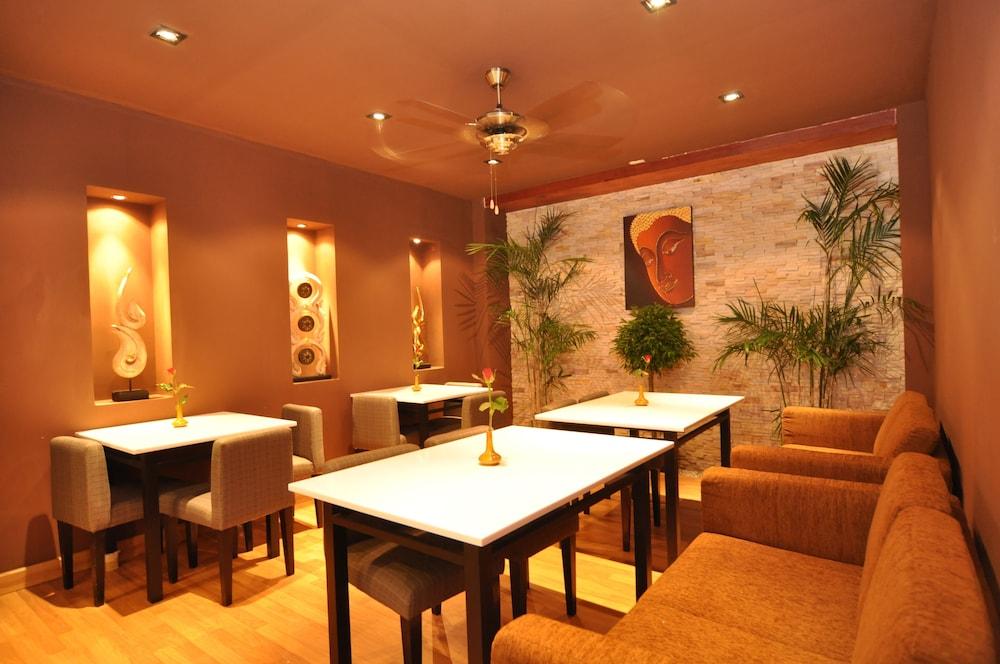 Hemingway'S Hotel Patong Екстер'єр фото