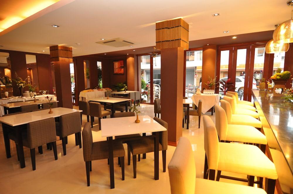 Hemingway'S Hotel Patong Екстер'єр фото