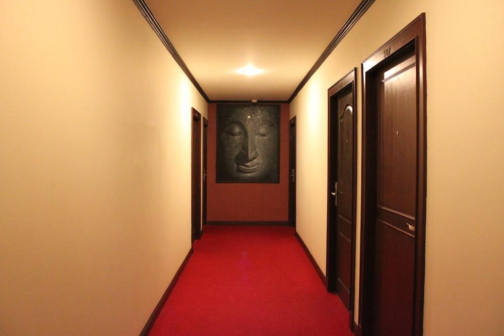 Hemingway'S Hotel Patong Екстер'єр фото