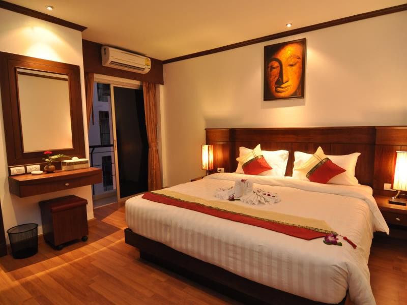 Hemingway'S Hotel Patong Екстер'єр фото