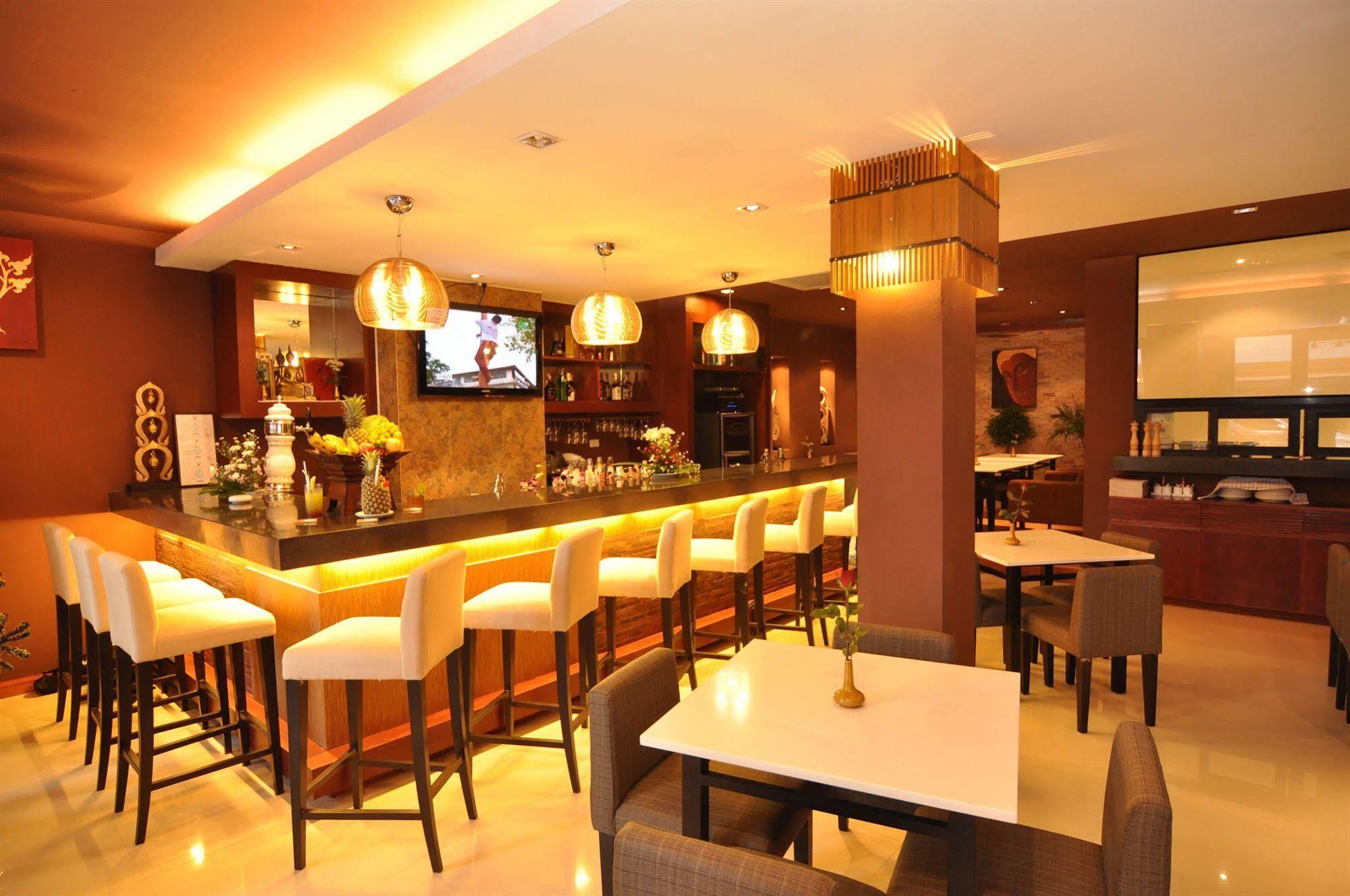 Hemingway'S Hotel Patong Екстер'єр фото