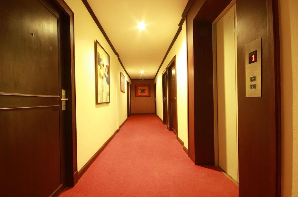 Hemingway'S Hotel Patong Екстер'єр фото
