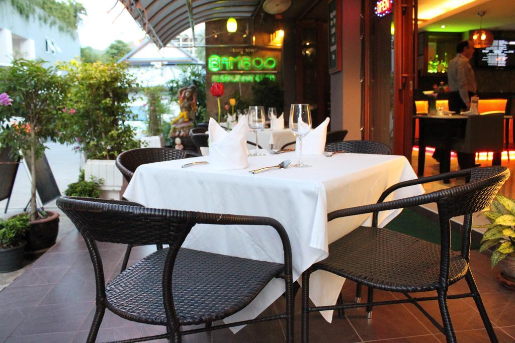 Hemingway'S Hotel Patong Екстер'єр фото